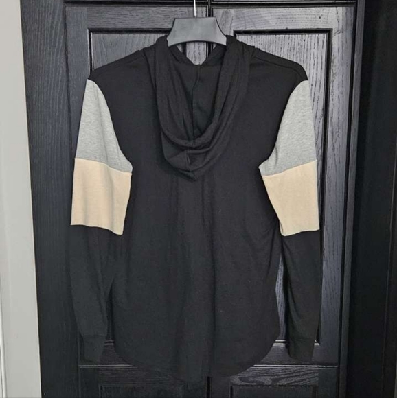 Soft & Lightweight Thin Hooded Top - Picture 4 of 6